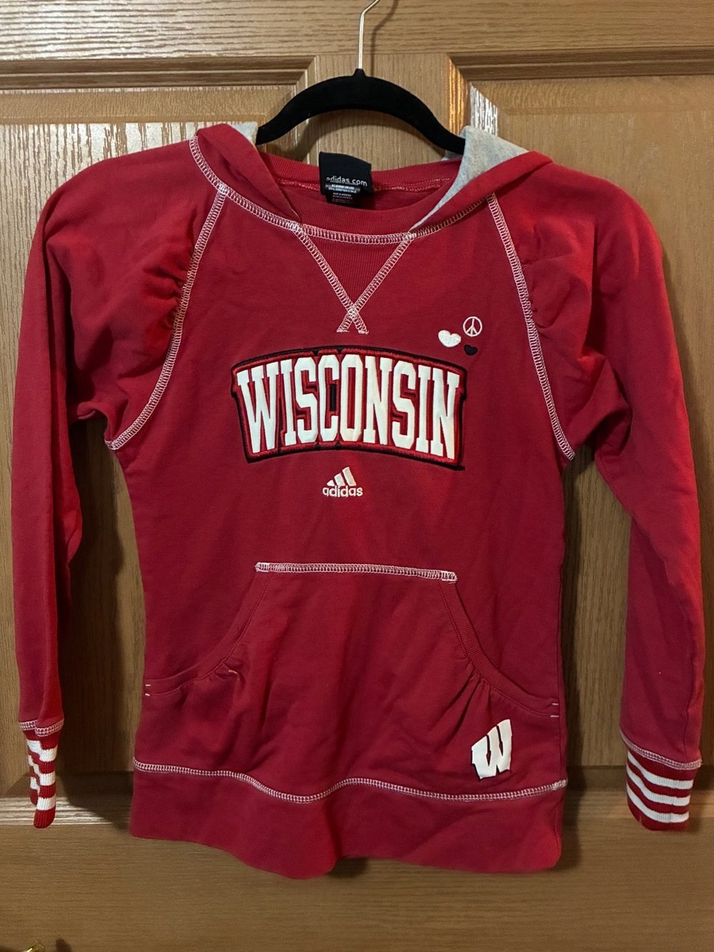 Wiconsin Badgers Adidas Long Sleeve Pull Over Hoodie YOUTH M